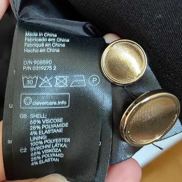 H&M cropped black blazer - Picture 5 of 5